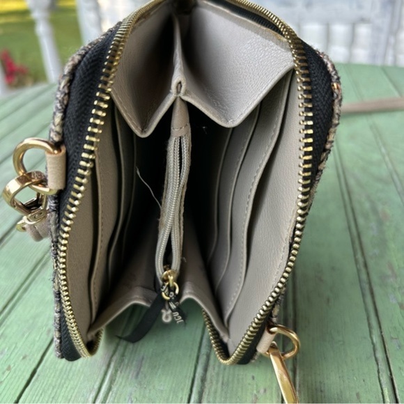 Coco Carmen Gray Crossbody Wallet Gold - Picture 8 of 12